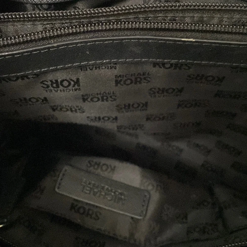 Michael Kors - Saffiano Leather Structured Tote - Picture 16 of 17